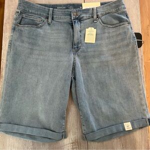 St. John's Bay Women's Mid-Rise Denim Bermuda Shorts Size 16 NWT